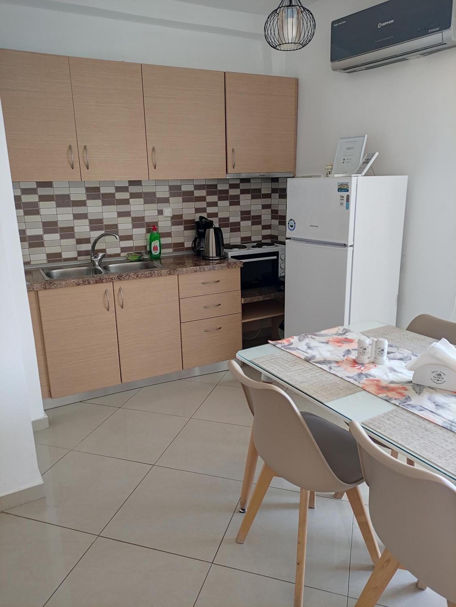 Evris House Color Apartment *